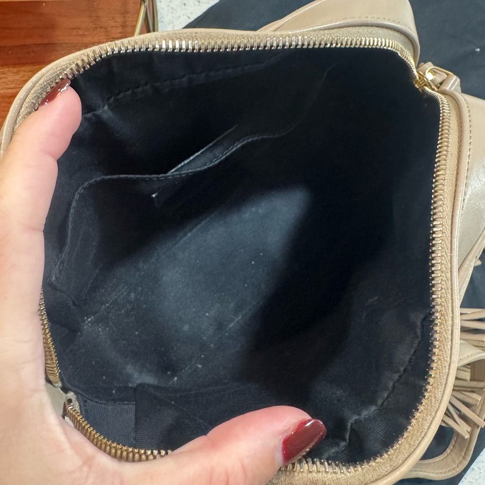 🛑 SOLD 🛑 Saint Laurent Lou Camera Bag – Dark Beige Leather with Tassel - Picture 10 of 13